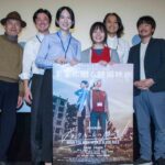 ⽶澤成美＆吉⾒茉莉奈、劇中衣装で登場！『ブラックホールに願いを！』 初日舞台挨拶